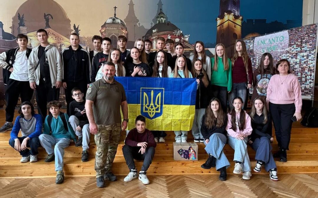 До Дня ЗСУ відбулася зустріч восьмикласників з військовим капеланом О.Василієм