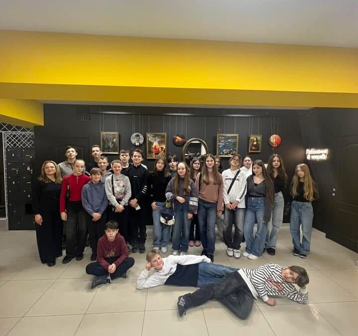 Учні 7-В класу відвідали унікальний музей у темряві “Третя опівночі”