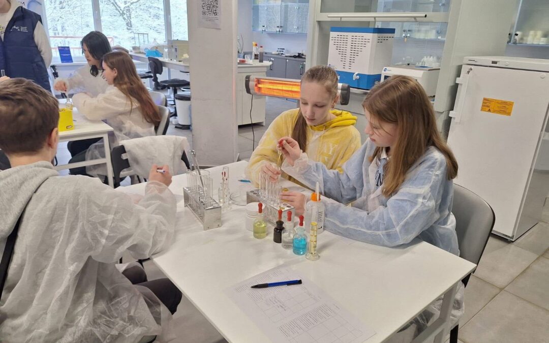 7-В клас побував у лабораторії OpenLab — і це був справжній вибух емоцій⭐️💥!