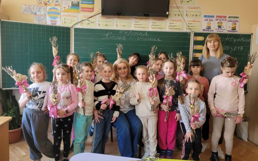 🌿Вербна неділя вже близько, тому до неї активно починаємо готуватись…..